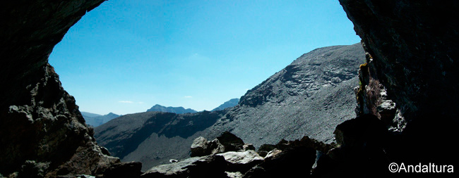 Vistas del Cerro de los Machos desde el interior del Tunel del Veleta