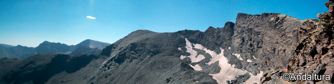 Veleta, Cerro de los Machos, Veta Grande, Puntal de la Caldera, Mulhacen, Alcazaba y Puntal de Vacares; vistas desde el Veredón