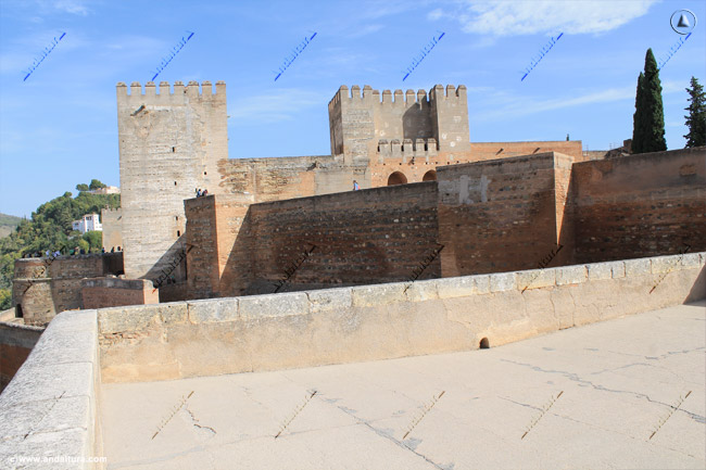 Torre del Homenaje y Torre Quebrada desde la terraza de la Torre de las Armas