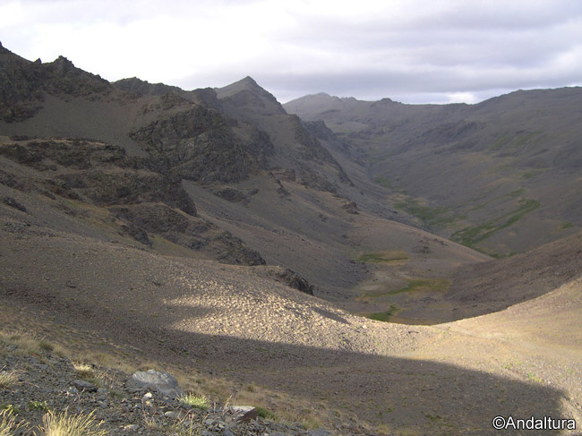 Subida realizada con la Laguna de Nájera seca y la zona alta del Valle de Lanjarón, desde el Refugio del Caballo