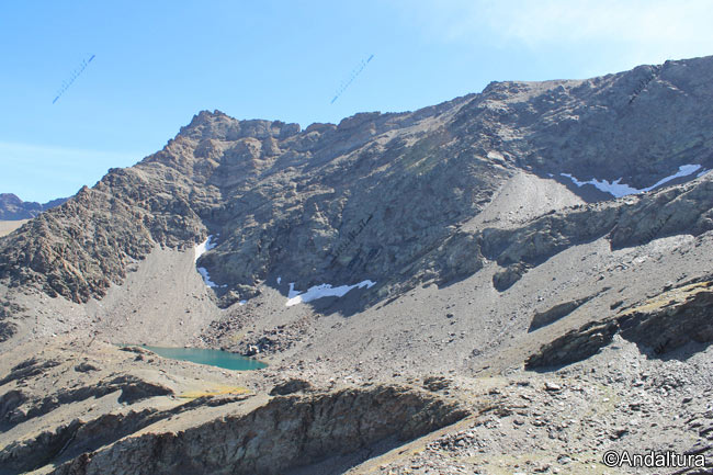 Cuenca de Laguna Larga, bajo los Puntales de la Caldera y de Laguna Larga