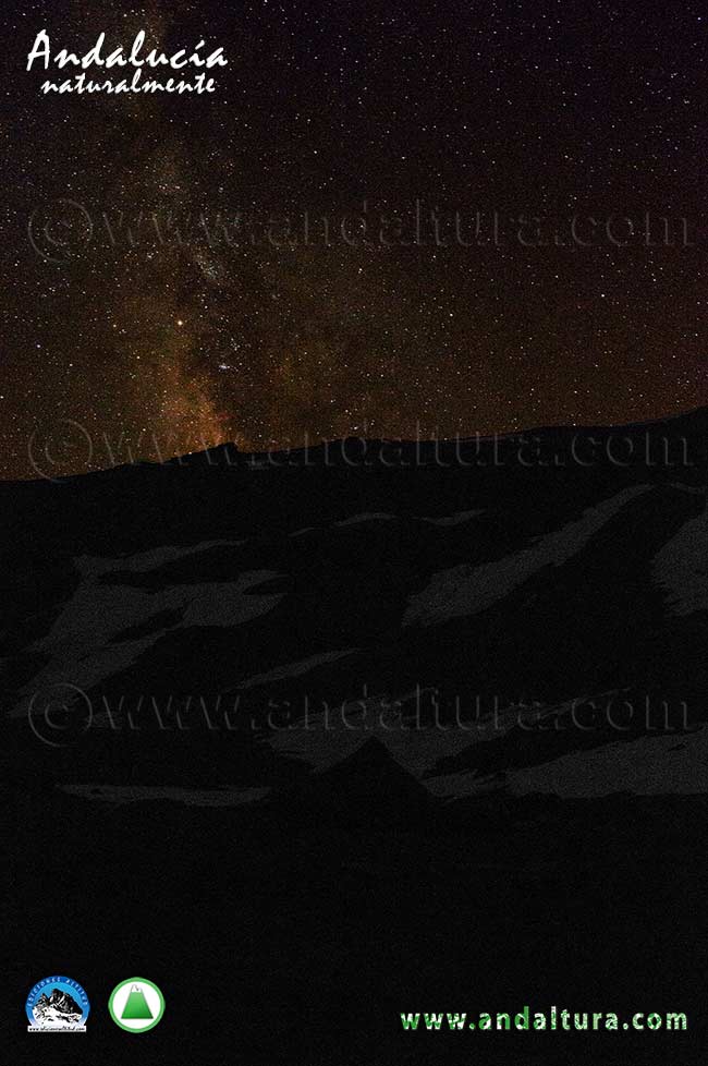 Vía Láctea sobre la Loma del Mulhacén desde la Cañada de Siete Lagunas