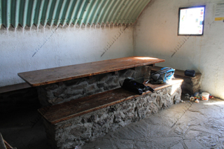 Mobiliario Refugio-Vivac de la Carihuela