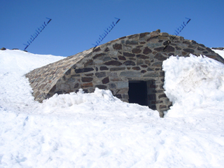 Refugio de la Carihuela en invierno